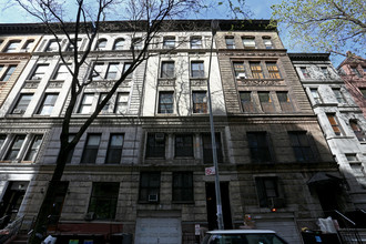 67 W 68th St in New York, NY - Building Photo - Building Photo