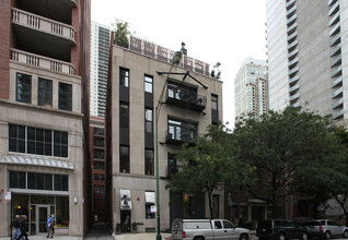 24 W Erie St in Chicago, IL - Foto de edificio - Building Photo