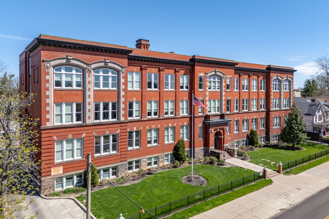 722 W Delavan Ave