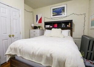 322 St Paul St in Brookline, MA - Foto de edificio - Building Photo