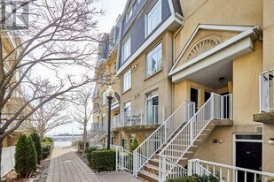 32 Stadium Rd in Toronto, ON - Building Photo