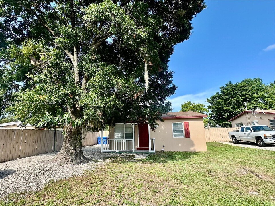 820 NW 4th Ave in Fort Lauderdale, FL - Building Photo