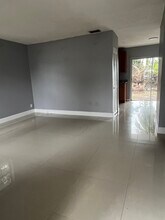 147 NE 168th St in North Miami Beach, FL - Building Photo - Building Photo