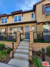 28729 Jardineras Dr in Santa Clarita, CA - Building Photo - Building Photo