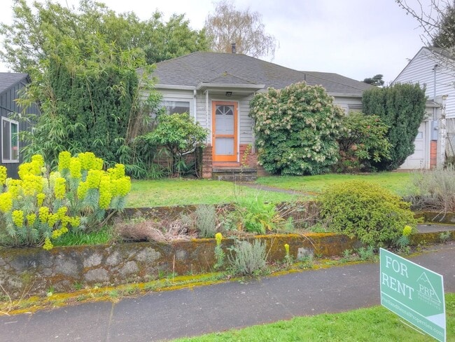 property at 7726 SE Hawthorne Blvd