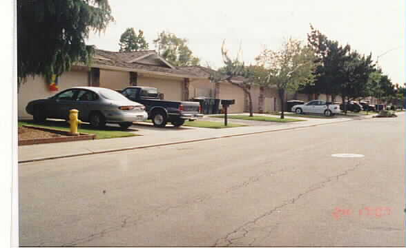 3304-3328 Windmill Dr in Modesto, CA - Building Photo