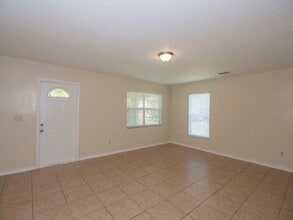 601 Dundas Ct in Fort Pierce, FL - Building Photo - Building Photo