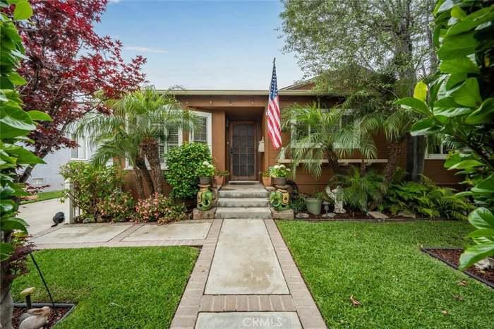 7028 Parkcrest St in Long Beach, CA - Building Photo