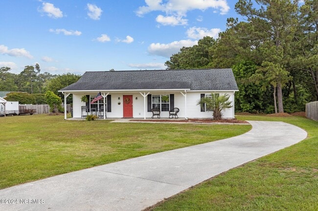 177 Avis Dr in Newport, NC - Building Photo - Building Photo