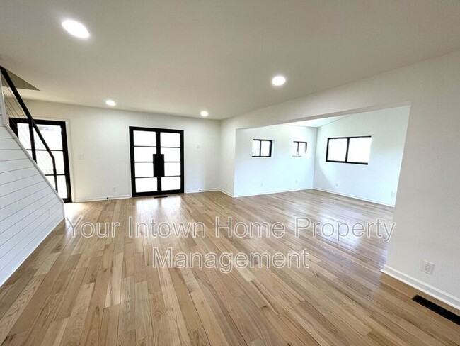 2870 Ridgemore Rd NW in Atlanta, GA - Building Photo - Building Photo