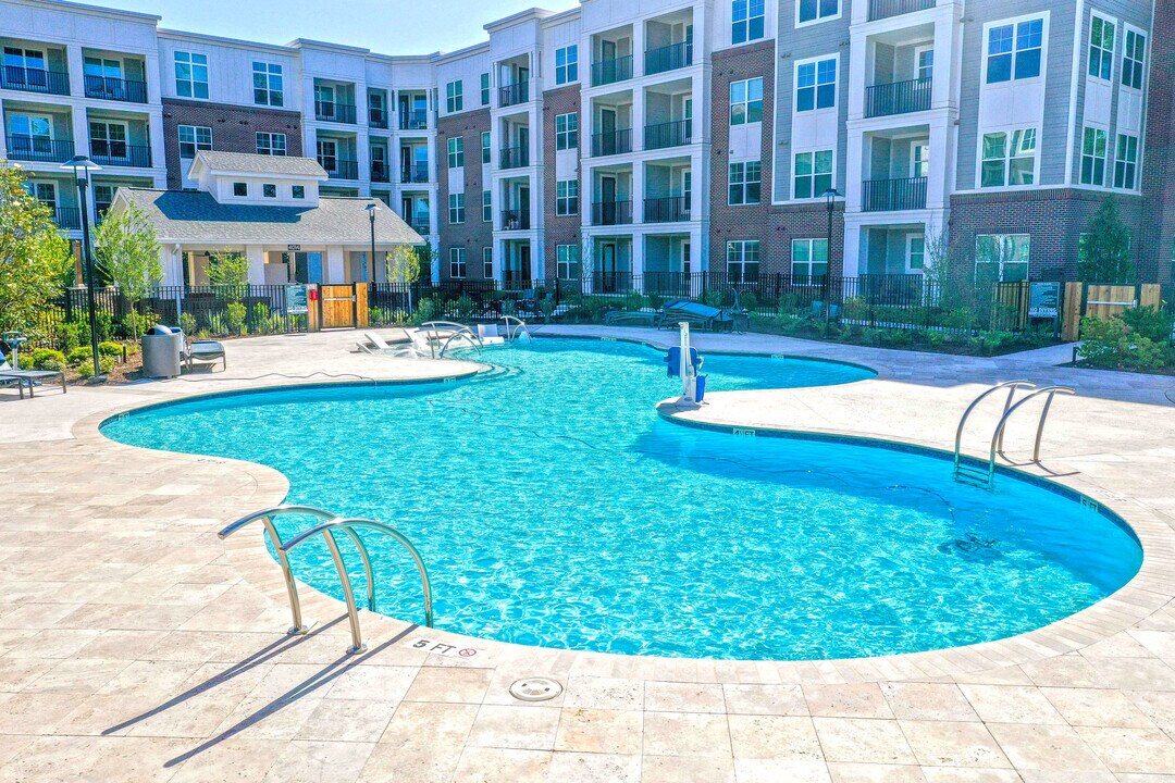 Matthews Square in Matthews, NC - Foto de edificio