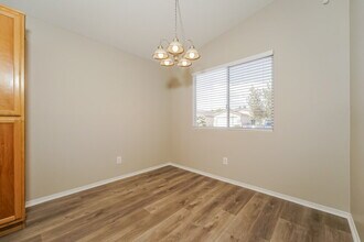 4833 River Splash Ave in Las Vegas, NV - Building Photo - Building Photo