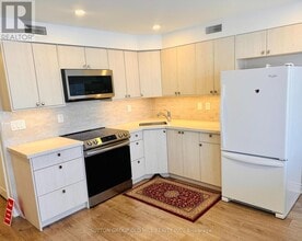 1032 Burnhamthorpe Rd E in Mississauga, ON - Building Photo - Building Photo