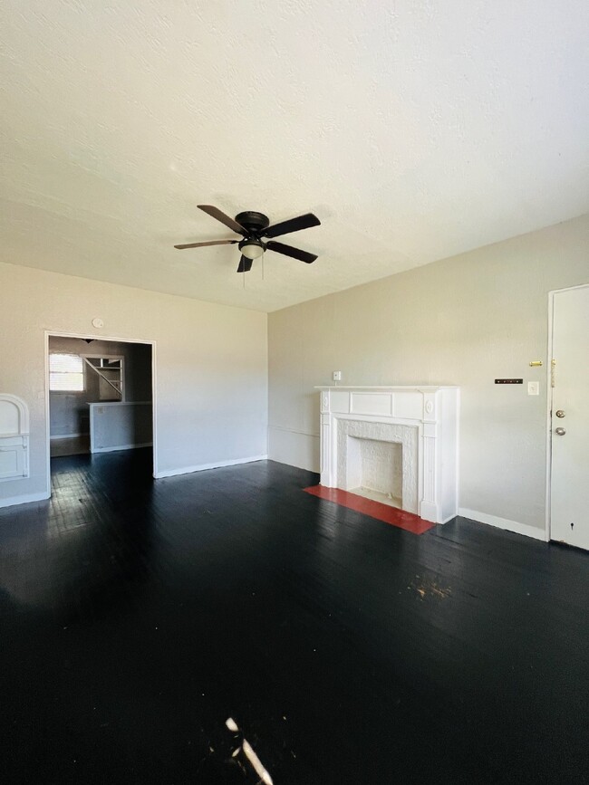 327 W Huisache Ave, Unit 1 in San Antonio, TX - Building Photo - Building Photo