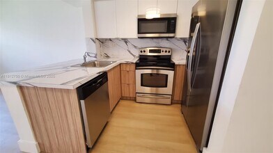 8660 NW 5th Terrace in Miami, FL - Building Photo - Building Photo