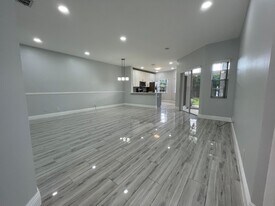 6526 Via Regina in Boca Raton, FL - Building Photo