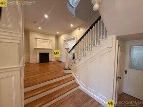 1726 Beacon St in Brookline, MA - Foto de edificio - Building Photo