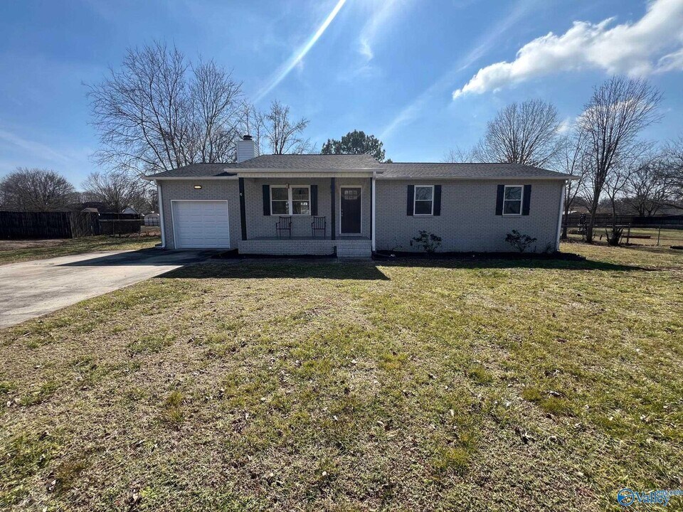 132 Mandy Dr in Hazel Green, AL - Building Photo