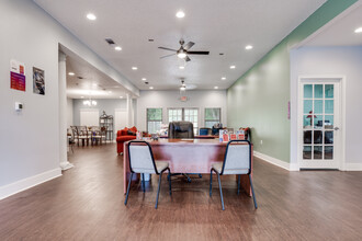 Springdale Estates Apartments in Austin, TX - Foto de edificio - Interior Photo