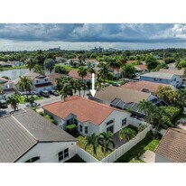 4938 SW 33rd Way in Fort Lauderdale, FL - Building Photo