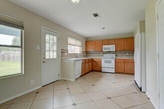 11906 Creek Peak in San Antonio, TX - Building Photo - Building Photo