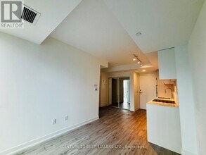 252-3252 Church St in Toronto, ON - Building Photo - Building Photo