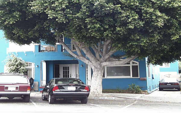 1126 N Gardner St in Los Angeles, CA - Foto de edificio