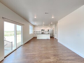 3354 Fields Ave in Syracuse, UT - Foto de edificio - Building Photo