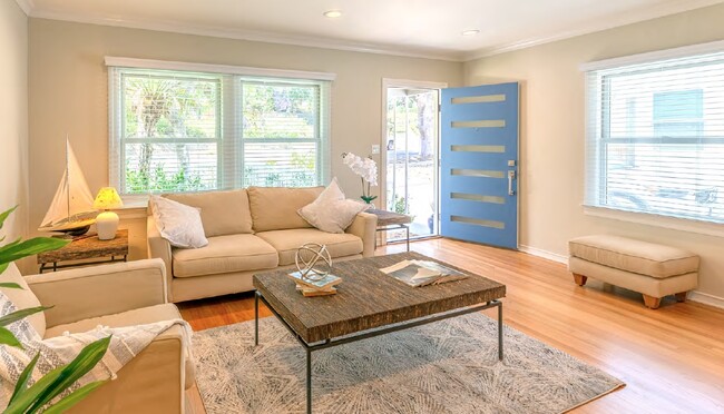 144-146 Avenue 64 in Pasadena, CA - Building Photo - Interior Photo