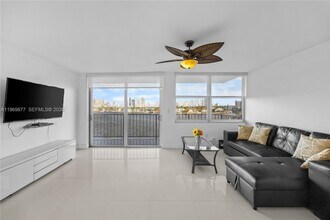 16570 NE 26th Ave in North Miami Beach, FL - Building Photo - Building Photo