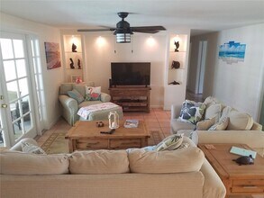2745 Cardwell Way in Sarasota, FL - Building Photo - Building Photo