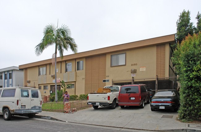 2050 S Corning St in Los Angeles, CA - Building Photo - Building Photo