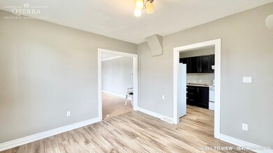 32 Brock St W in Oshawa, ON - Building Photo - Building Photo