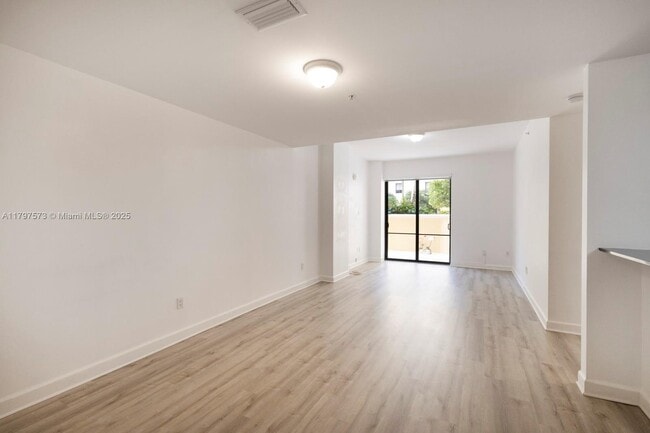 8395 SW 73rd Ave in Miami, FL - Building Photo - Building Photo