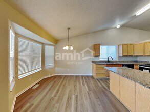 2848 W 2125 S in Syracuse, UT - Foto de edificio - Building Photo