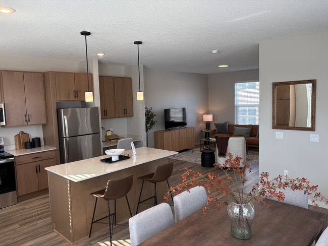 Argenta Townhomes in Inver Grove Heights, MN - Foto de edificio - Building Photo