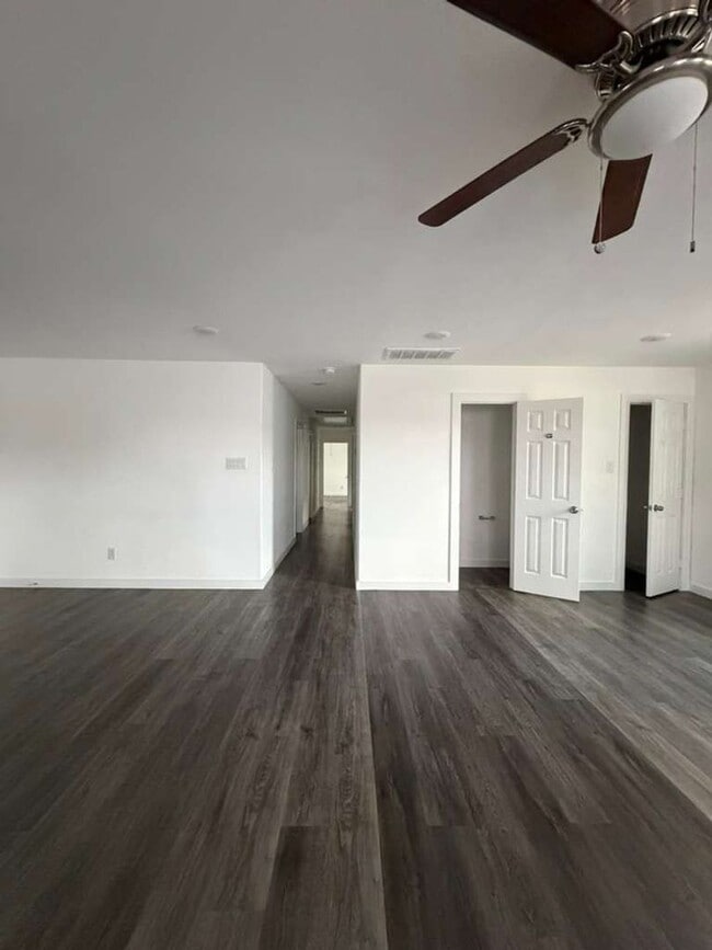 5616 Hollow Pines Dr in Houston, TX - Foto de edificio - Building Photo