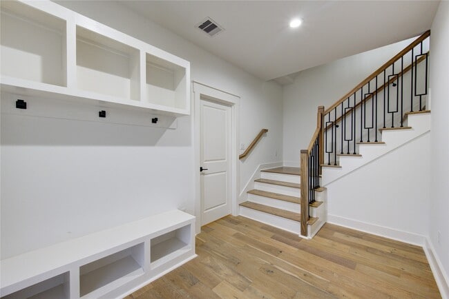 property at 933 40 1/2 St St