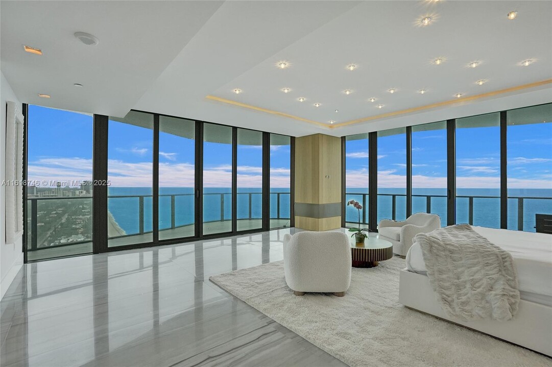 19575 Collins Ave in Sunny Isles Beach, FL - Building Photo