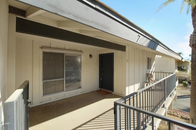 77900 Michigan Dr, Unit C7 in Palm Desert, CA - Building Photo - Building Photo