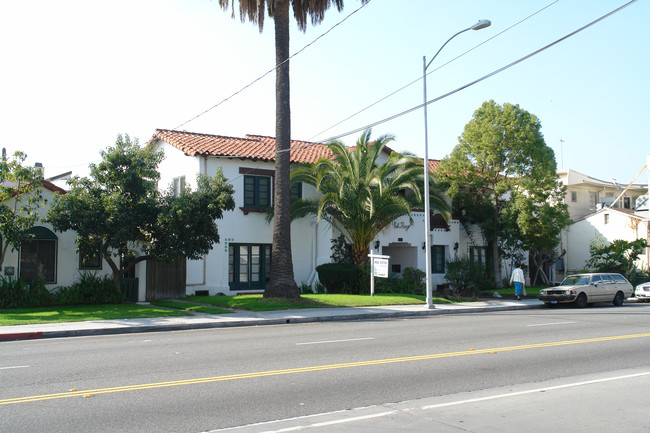 404 E Chevy Chase Dr in Glendale, CA - Foto de edificio - Building Photo