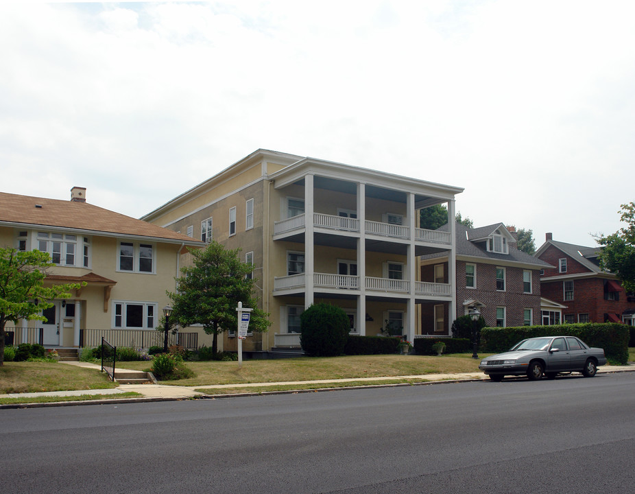 1106 Oak Hill Ave in Hagerstown, MD - Foto de edificio