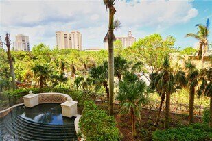 8787 Bay Colony Dr in Naples, FL - Building Photo