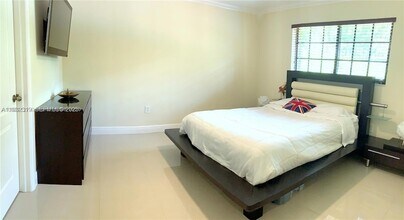 2237 SW 63rd Ave in Miami, FL - Building Photo - Building Photo