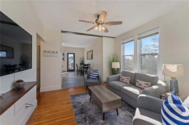 15 W Narragansett Ave in Newport, RI - Building Photo - Building Photo