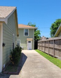 2512 Oakcliff St photo'