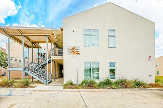 property at 1511 Don Camilo Blvd