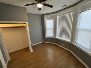 2701 E 75th Pl, Unit unit 1 in Chicago, IL - Foto de edificio - Building Photo