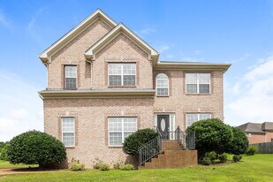 102 Polk Ct in Hendersonville, TN - Building Photo