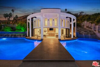 31555 Pacific Coast Hwy in Malibu, CA - Building Photo - Building Photo